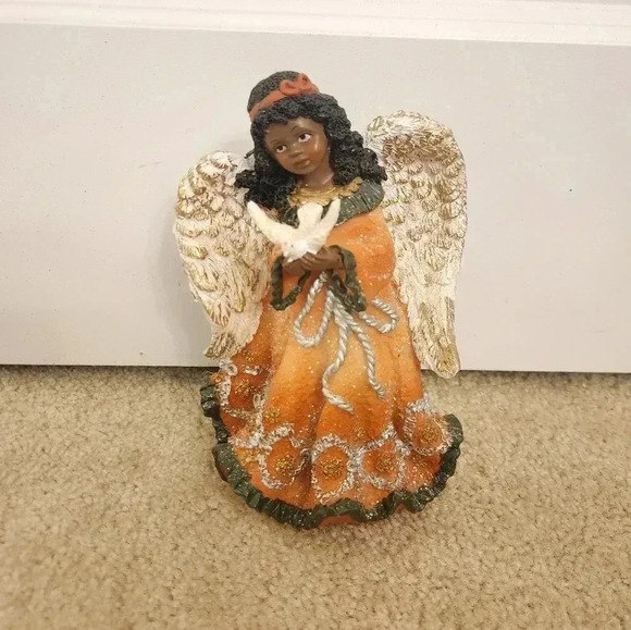 African American Angel Scupture With Dove 8.5" Holdiay Christmas - Picture 1 of 4